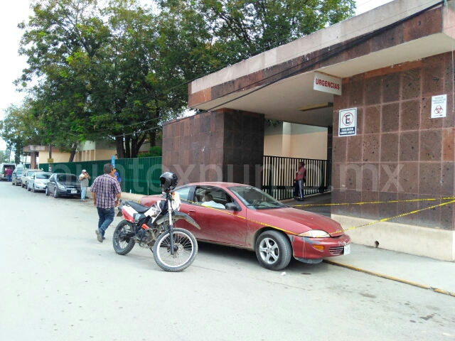 MUERE EN INTERIOR DE VEHÍCULO Y AFUERA DE URGENCIAS EN SEGURO SOCIAL DE MONTEMORELOS.