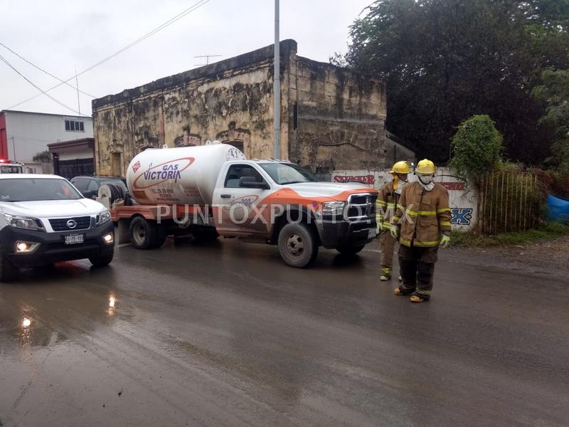 CHOCA PIPA DE GAS EN MONTEMORELOS, REPORTAN DAÑOS MATERIALES.