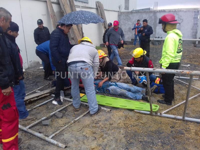 LESIONADO EN ALLENDE AL CAER DE UN ANDAMIO, PROTECCIÓN CIVIL LO AUXILIA.