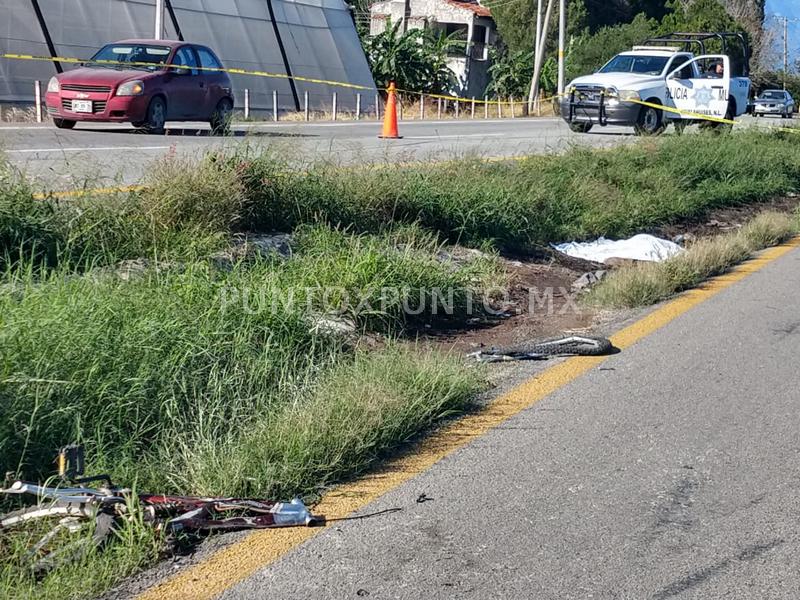 INTENTA CRUZAR CARRETERA NACIONAL, MUERE, CHOFER DE VEHÍCULO QUE LO ATROPELLA ESCAPA.