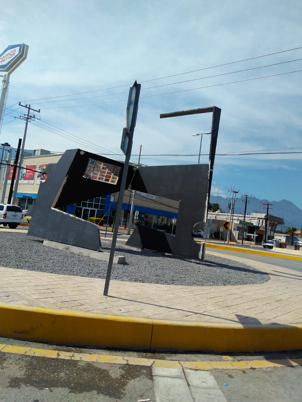 DEJA SILVERIO FLORES MONUMENTO DEDICADO A LOS TRANSPORTISTAS INCOMPLETO.