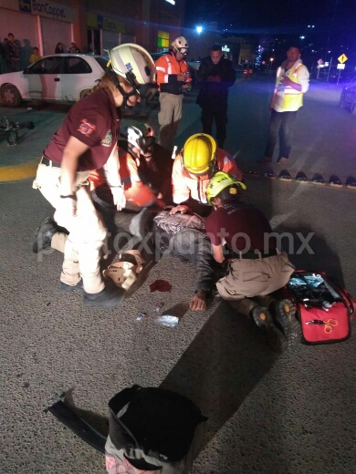 LESIONADO AL CAER DE BICICLETA AL CRUZAR BOLLAS EN CENTRO COMERCIAL DE MMORELOS, ES ATENDIDO POR PROTECCIÓN CIVIL.