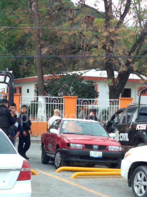 INTERCEPTA MUJER A LA POLICÍA ASEGURA HABER SIDO SECUESTRADA