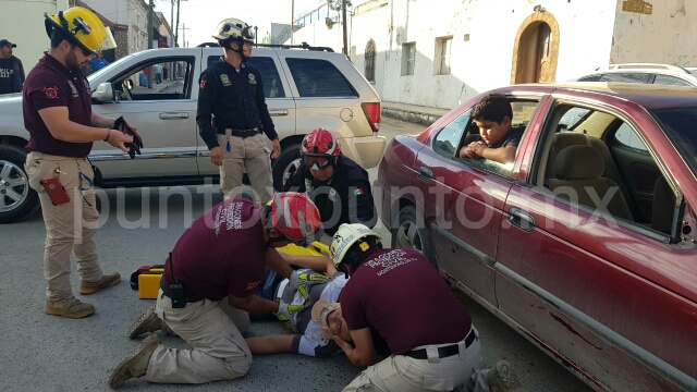 CHOQUE ENTRE VEHÍCULO Y CICLISTA QUIEN RESULTA LESIONADO EN MMORELOS.