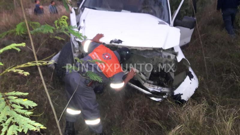 DERRAPAN EN CAMIONETA Y SE SALEN DE LA CARRETERA EN TERAN