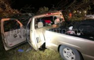 CHOCAN CONTRA UN ÁRBOL, REPORTAN DOS PERSONAS PRENSADAS EN CHOQUE EN CANOAS EN MMORELOS.