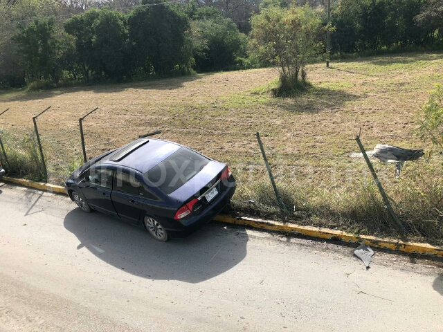 CHOQUE EN ALLENDE TIPO SALIDA DE CAMINO, REPORTAN SOLO DAÑOS.