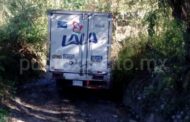 HOMBRES ARMADOS SE ROBAN CAMION REPARTIDOR DE LECHE EN MMORELOS,  LO ENCUENTRAN ABANDONADO