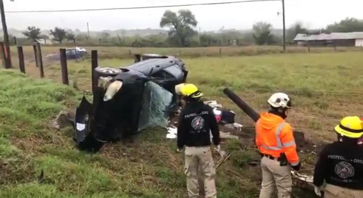 VOLCADURA EN CARRETERA NACIONAL EN MMORELOS, REPORTAN SOLO DAÑOS MATERIALES.