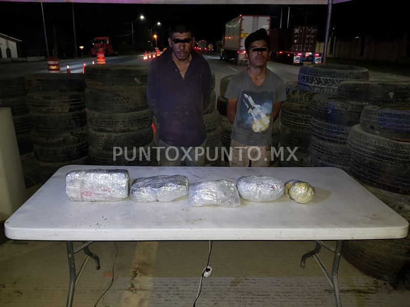 DETIENEN LA POLICÍA DE ALLENDE A DOS QUE TRANSPORTABAN DROGA OCULTA EN CAMIONETA.