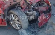 CHOQUE POR ALCANCE EN CRUCE DE AVENIDA EN MMORELOS, REPORTAN DAÑOS MATERIALES