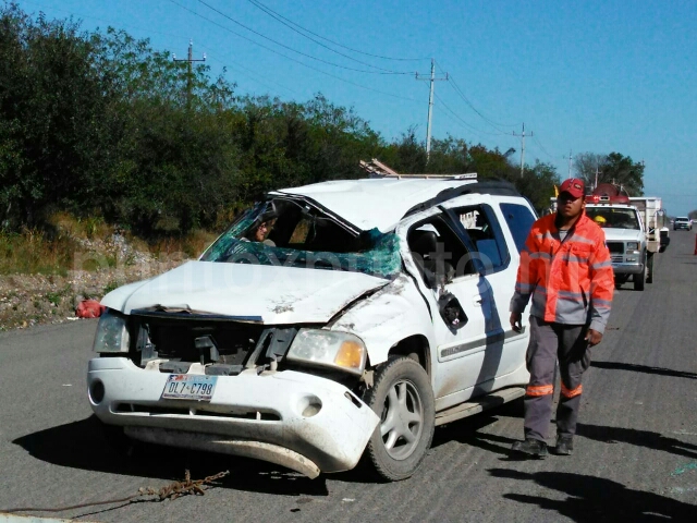 GRAVE CHOFER AL VOLCAR CAMIONETA EN CARRETERA TERÁN MMORELOS.