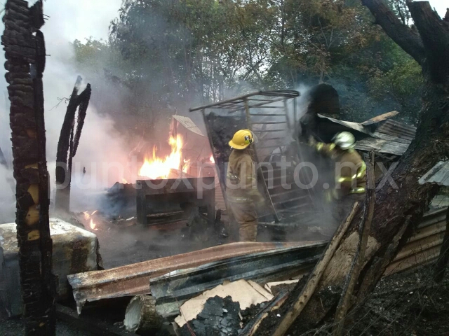 INCENDIO EN RANCHO ESCONDIDO GENERA MOVILIZACIÓN DE PROTECCIÓN CIVIL Y BOMBEROS DE MMORELOS.