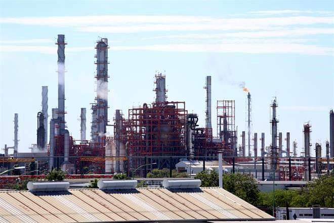 RESGUARDAN MILITARES REFINERÍA DE PEMEX DE CADEREYTA.