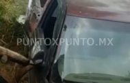 CAE CAMIONETA SOBRE VIVIENDA EN MMORELOS