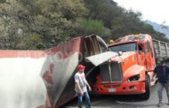 CHOQUE EN CARRETERA ITURBIDE A GALEANA,  PARTICIPAN DOS TRÁILER, REPORTAN SOLO DAÑOS MATERIALES.