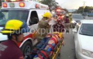 OCUPANTES DE MOTOCICLETA HERIDOS, AL PROYECTARSE EN LA PARTE TRASERA DE CAMIONETA EN AVENIDA DE MONTEMORELOS.