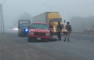 SE LE DESPRENDE NEUMÁTICO EN CARRETERA NACIONAL EN MONTEMORELOS.