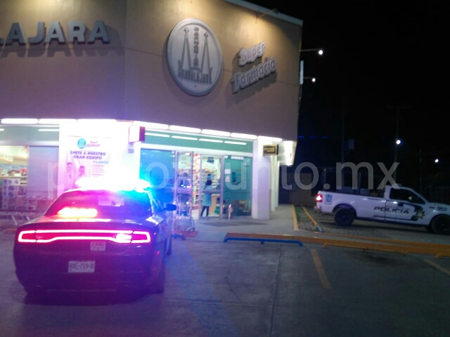 HOMBRES ARMADOS FALLAN EN ASALTO A FARMACIAS GUADALAJARA EN MMORELOS, NO SE LLEVAN NADA.