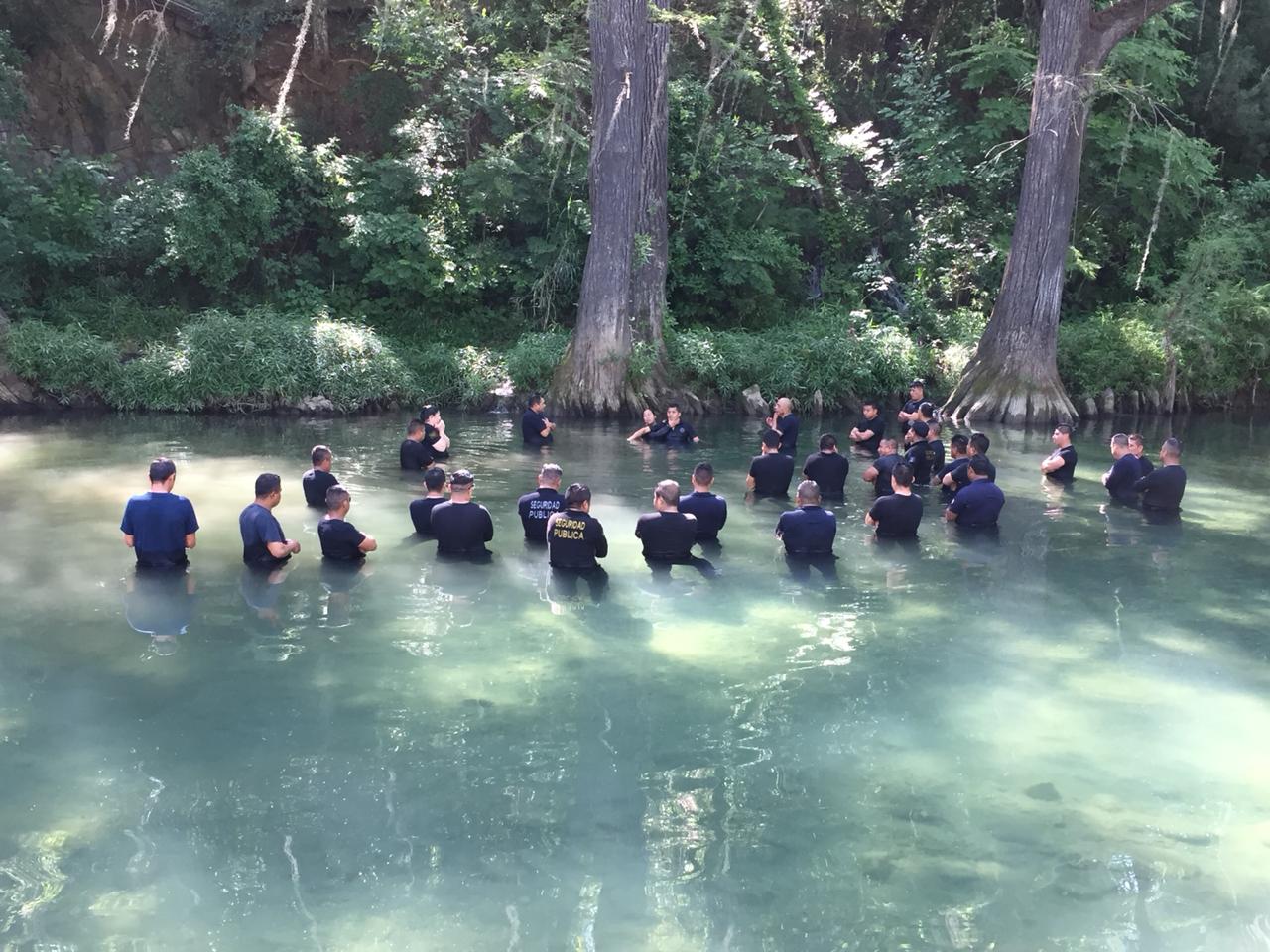 PRACTICAN POLICIAS DE LA REGIÓN, RESCATE EN AGUAS PROFUNDAS.