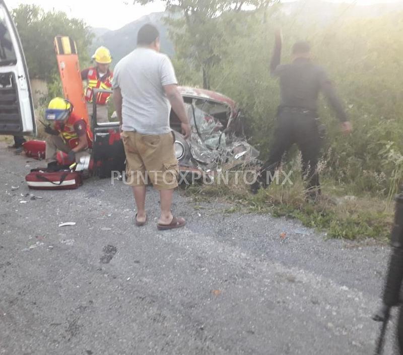 CHOQUE Y VOLCADURA EN CAMINO A PUERTA LA BOCA EN MONTEMORELOS, REPORTAN LESIONADOS.