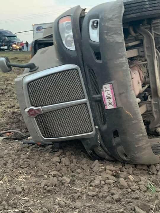 MUERE TRAILERO DE ALLENDE EN VOLCADURA EN CARRETERA MÉXICO VERACRUZ.