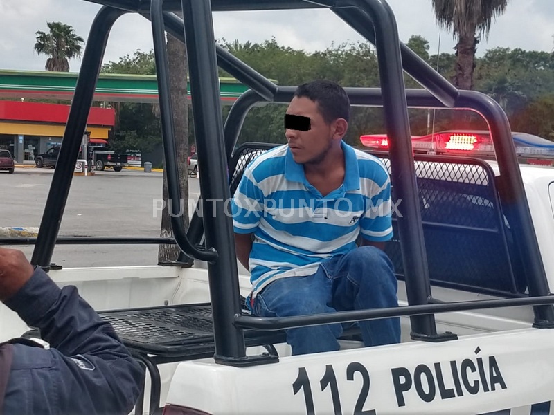 LO DETIENE LA POLICÍA DE LINARES AL ESTARSE DROGANDO EN AVENIDA.