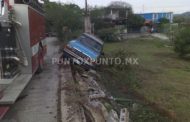 A PUNTO DE VOLCAR CAMIONETA EN MONTEMORELOS, ATIENDEN A PERSONAS LESIONADAS.