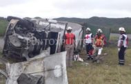 VUELCA TRÁILER EN CARRETERA NACIONAL EN MONTEMORELOS.