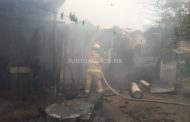 INCENDIO EN DOMICILIO MOVILIZA A PROTECCIÓN CIVIL Y BOMBEROS NUEVO LEÓN EN HUALAHUISES.