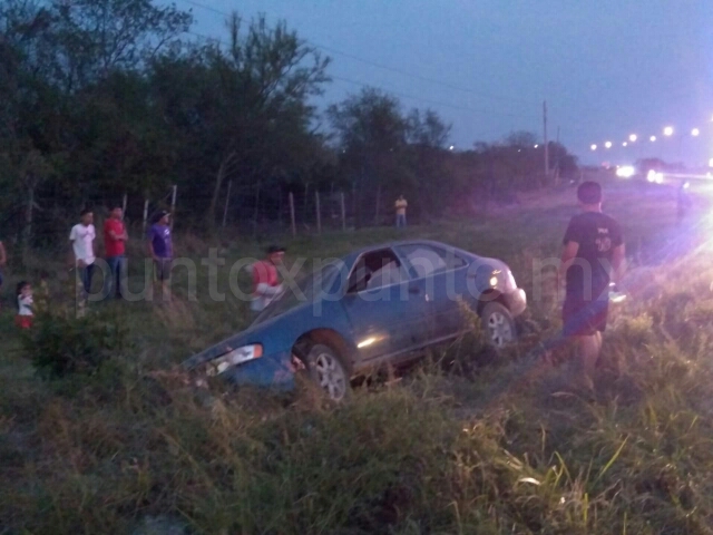 ACCIDENTE TIPO SALIDA DE CAMINO EN CARRETERA NACIONAL EN MONTEMORELOS.