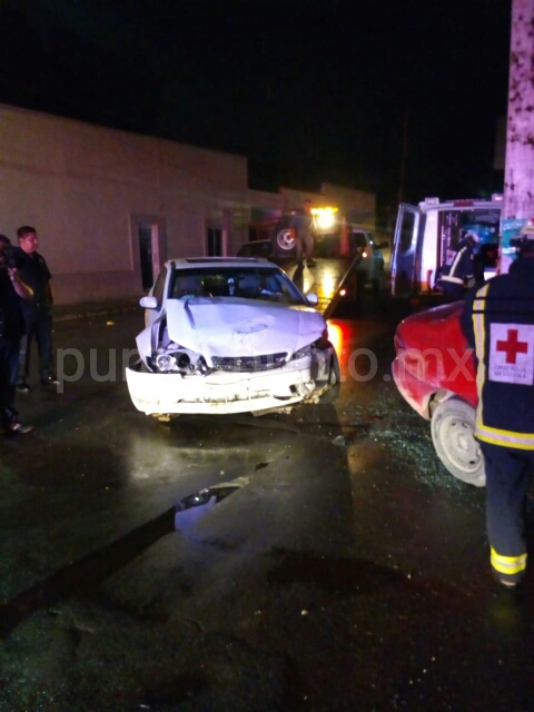 TRES LESIONADOS EN CHOQUE DE VEHÍCULOS EN LINARES.