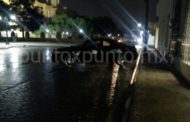 VEHÍCULO ESTABA ESTACIONADO SE MUEVE CAMBIO, QUEDA ATRAVESADO EN CENTRO DE MONTEMORELOS.