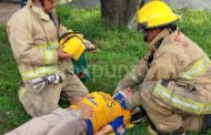 MOTOCICLISTA ATROPELLA A MUJER Y ESCAPA LA TRASLADAN LESIONADA.