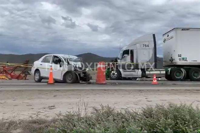 CHOCA CONTRA UN TRAILER EN GALEANA MUEREN DOS.