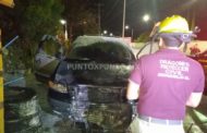 SE INCENDIA VEHÍCULO ESTA MADRUGADA EN MONTEMORELOS, PC Y BOMBEROS NL APOYAN.