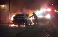 INVESTIGAN EL INCENDIO DE UN VEHÍCULO ESTA MADRUGADA EN LINARES.