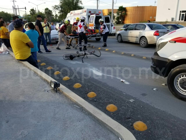 CHOQUE ENTRE TAXISTA Y CICLISTA QUIEN RESULTA LESIONADO EN MONTEMORELOS.