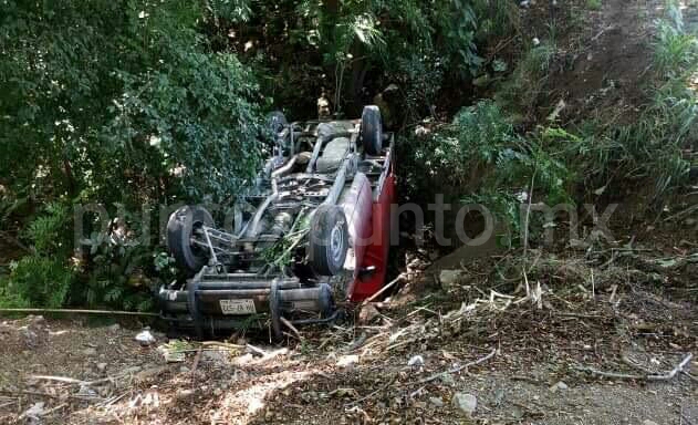 VOLCADURA EN SANTIAGO REPORTAN SOLO DAÑOS MATERIALES.