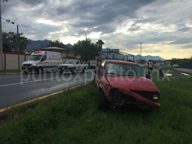 ACCIDENTE VIAL EN MONTEMORELOS EN CARRETERA NACIONAL.