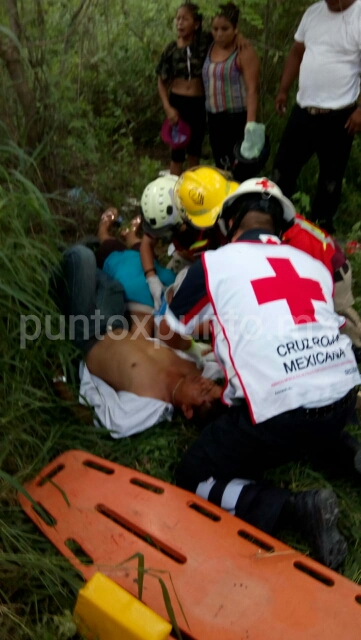 DOS HERIDOS EN ACCIDENTE VIAL EN MONTEMORELOS, AL CAER DE MOTO.