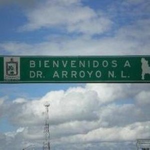 JUEZ DETERMINA 8 AÑOS DE CARCEL PARA UN POLLERO DETENIDO EN DOCTOR ARROYO CON INDOCUMENTADOS.