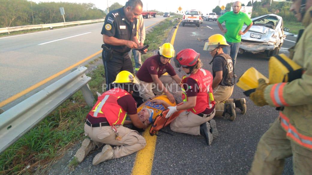 ESTUDIANTE VUELCA EN MMORELOS EL VEHICULO EN EL QUE VIAJABA DE MONTERREY A LINARES.