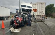 DOS PERSONAS LESIONADAS EN CHOQUE DE DOS TRAILER AL SUR DEL ESTADO EN GALEANA.