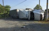 VUELCA TRÁILER EN CARRETERA NACIONAL EN MMORELOS, REPORTAN LESIONADOS.