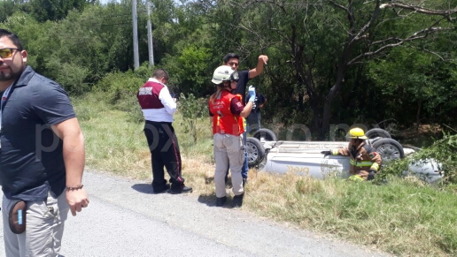 ACCIDENTE TIPO VOLCADURA EN AVENIDA DE MONTEMORELOS CONDUCTOR RESULTÓ ILESO.