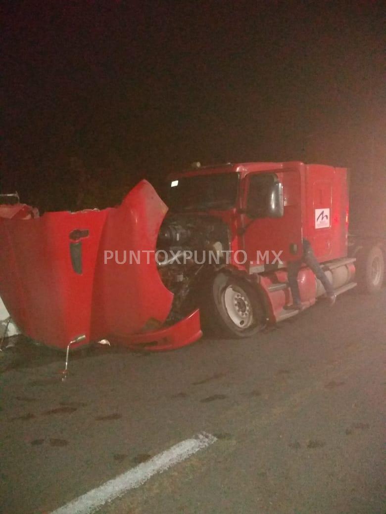 CHOCA TRÁILER CON PUENTE ELEVADO EN ALLENDE.