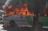 SE INCENDIA UNIDAD DE TRANSPORTE EN LINARES, GENERA MOVILIZACIÓN DE BOMBEROS.