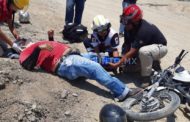 CONDUCE DE REVERSA, IMPACTA A MOTOCICLISTA QUIEN RESULTA LESIONADO EN ALLENDE.