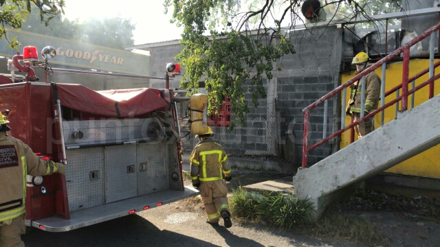 MOVILIZACIÓN POR INCENDIO EN RESTAURANTE EN MONTEMORELOS.